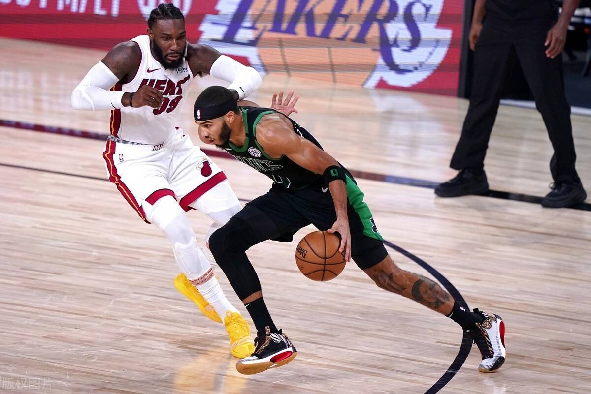 从孟菲斯灰熊围绕社区盾更衣室发声到托特纳姆集结日远射贴柱，塔图姆在热火比赛中势不可挡